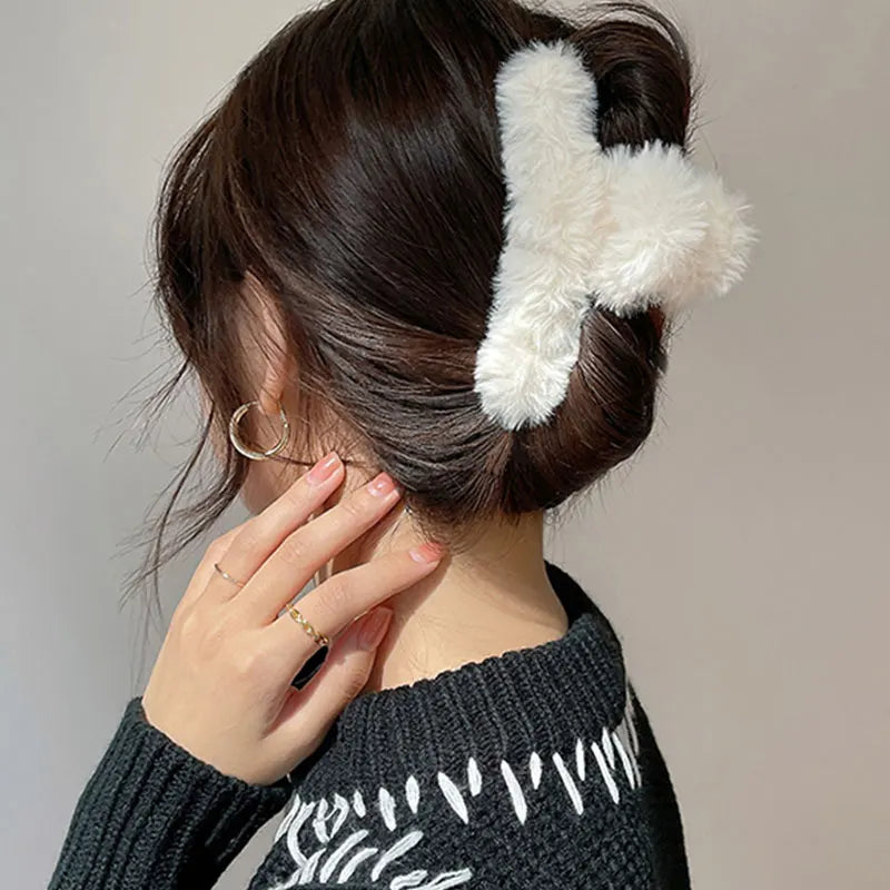 Korean Autumn Winter Plush Hair Claw Clip Fashion Vintage Solid Hairy Shark Hair Clip For Women Girl Hairpin Elegant Accessories